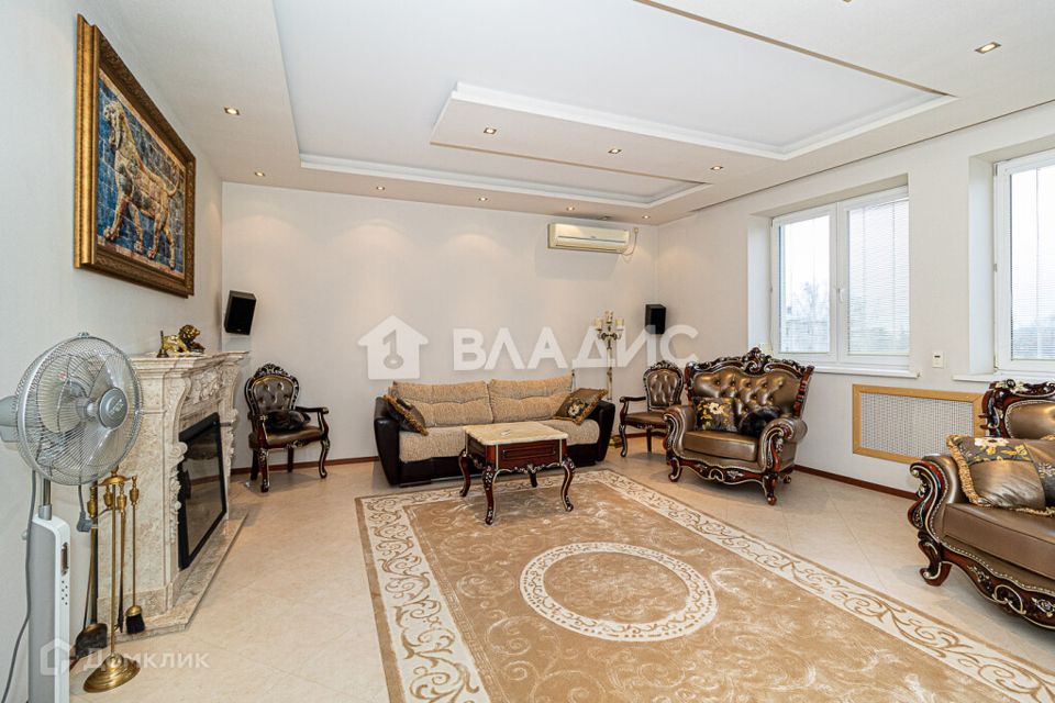 Продаётся 3-комнатная квартира, 163.3 м²