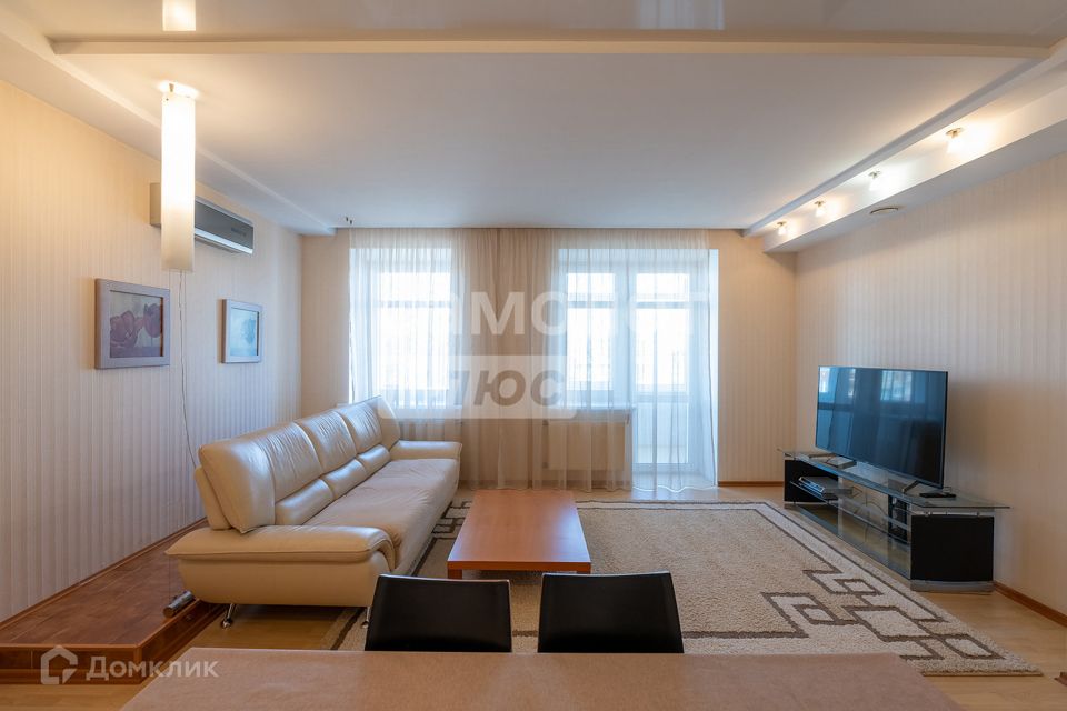 Сдаётся 3-комнатная квартира, 129 м²