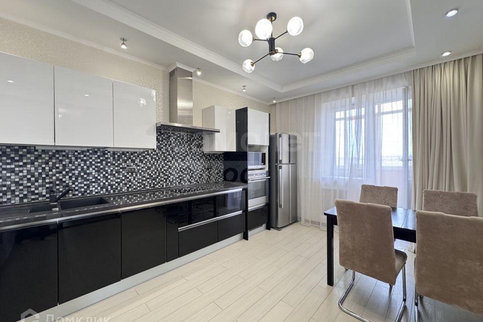 Продаётся 3-комнатная квартира, 102 м²