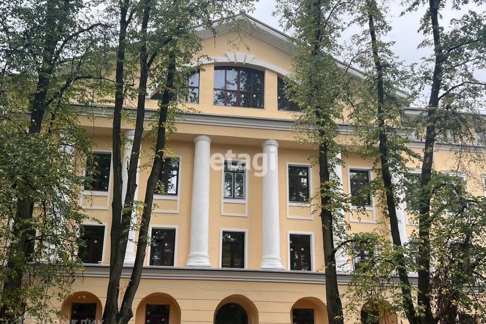 Продаётся 3-комнатная квартира, 131.7 м²
