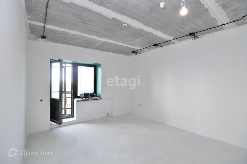 Продаётся 3-комнатная квартира, 129.6 м²