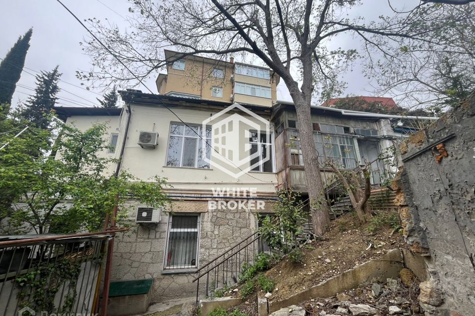 Продаётся 4-комнатная квартира, 100 м²
