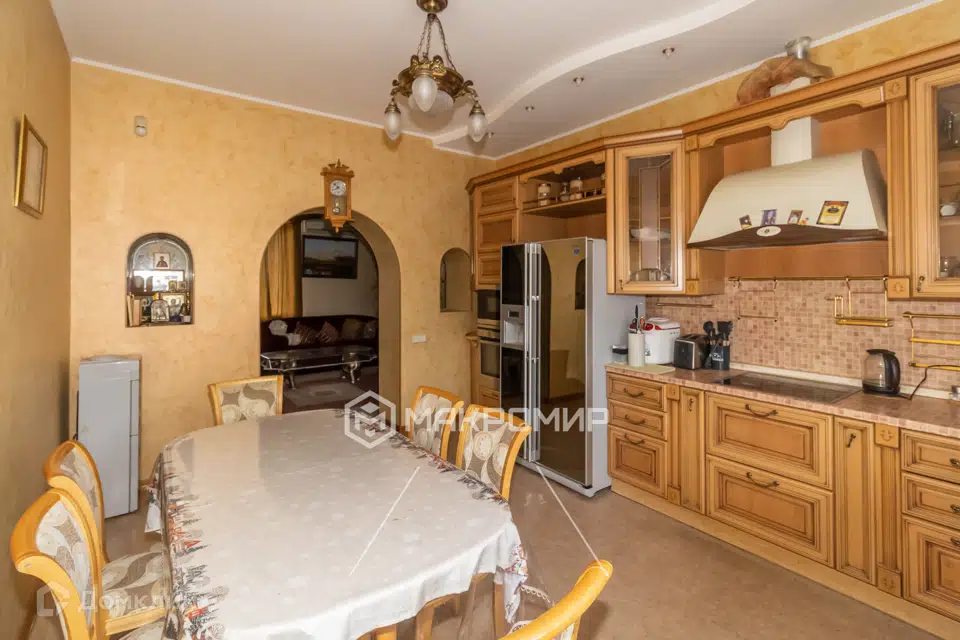 Продаётся 8-комнатная квартира, 268 м²