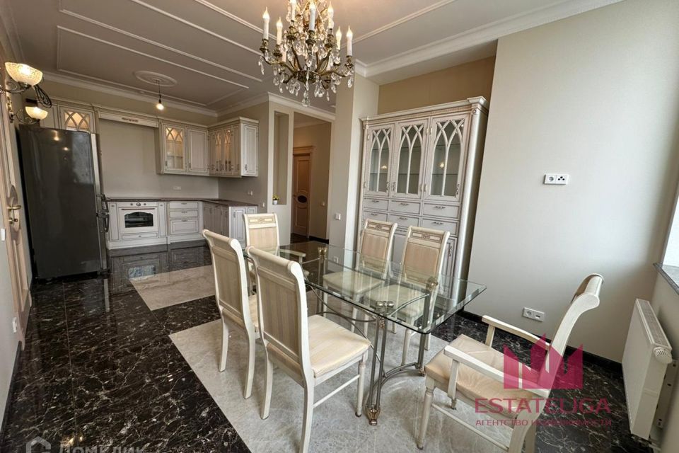 Продаётся 3-комнатная квартира, 108 м²