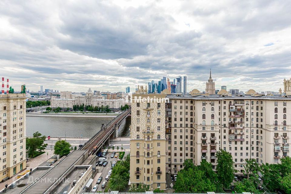 Продаётся 3-комнатная квартира, 185 м²