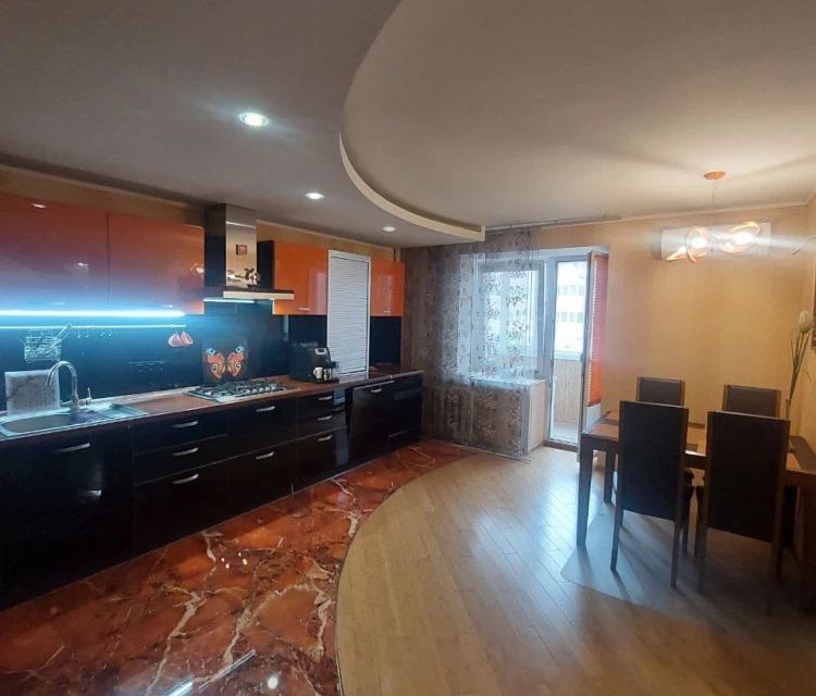 Продаётся 3-комнатная квартира, 136 м²