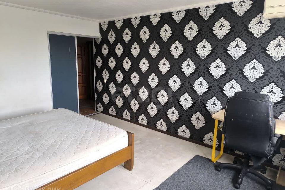 Продаётся 1-комнатная квартира, 41.9 м²