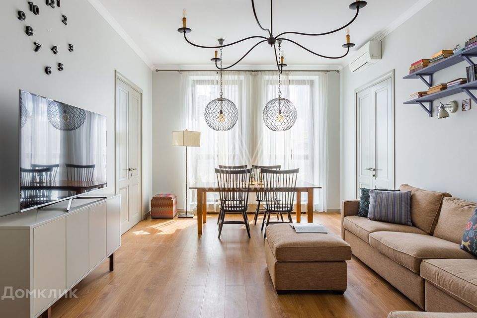 Сдаётся 4-комнатная квартира, 140 м²