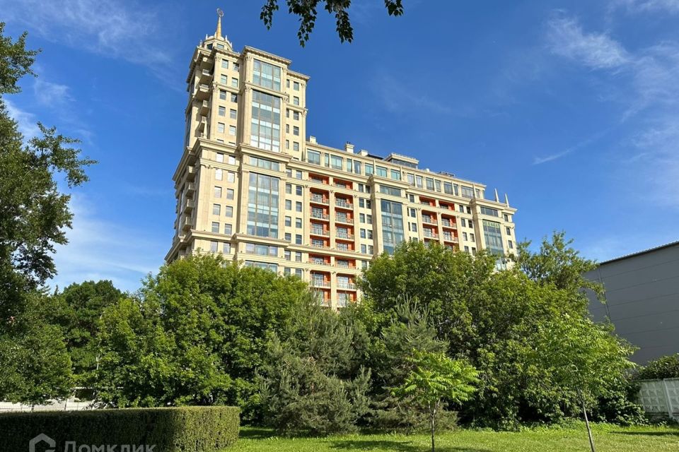 Продаётся 5-комнатная квартира, 272 м²