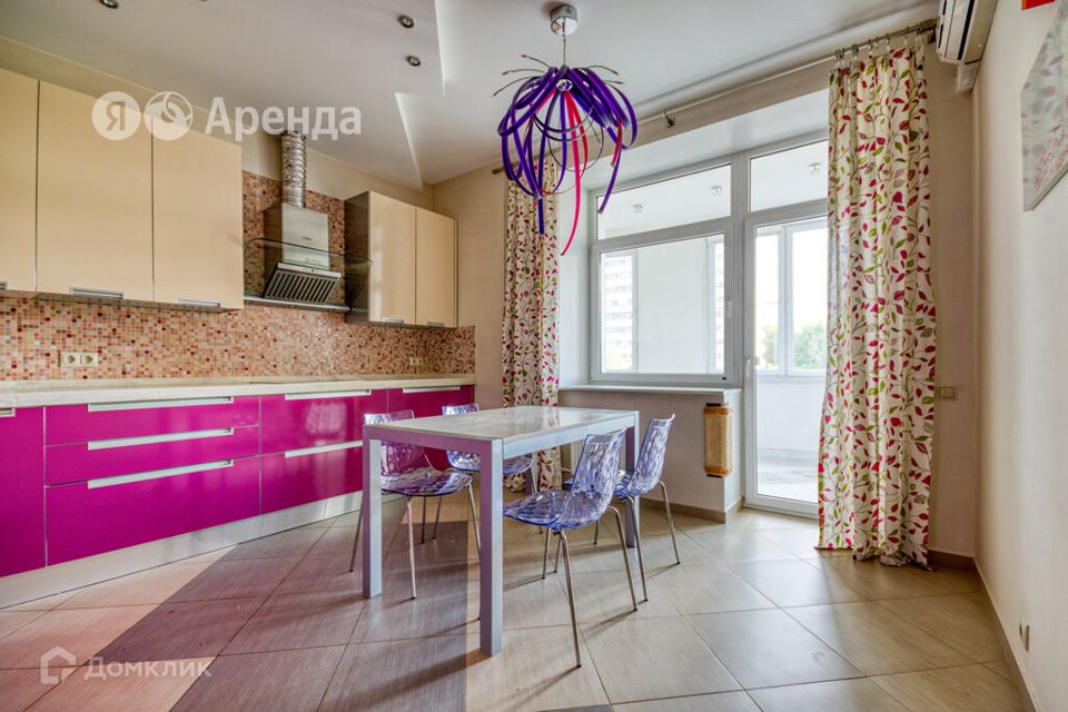 Сдаётся 2-комнатная квартира, 73 м²