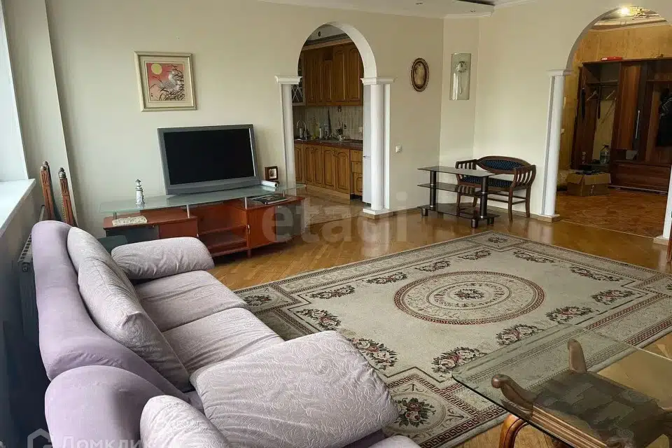 Продаётся 3-комнатная квартира, 115 м²