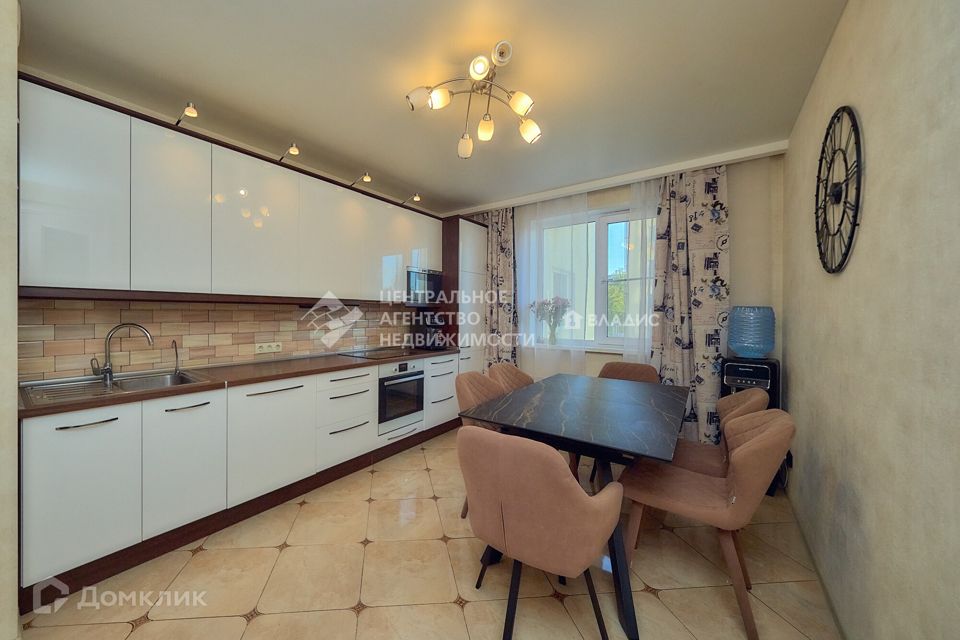 Продаётся 2-комнатная квартира, 82.4 м²