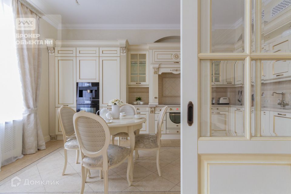 Продаётся 3-комнатная квартира, 140.6 м²