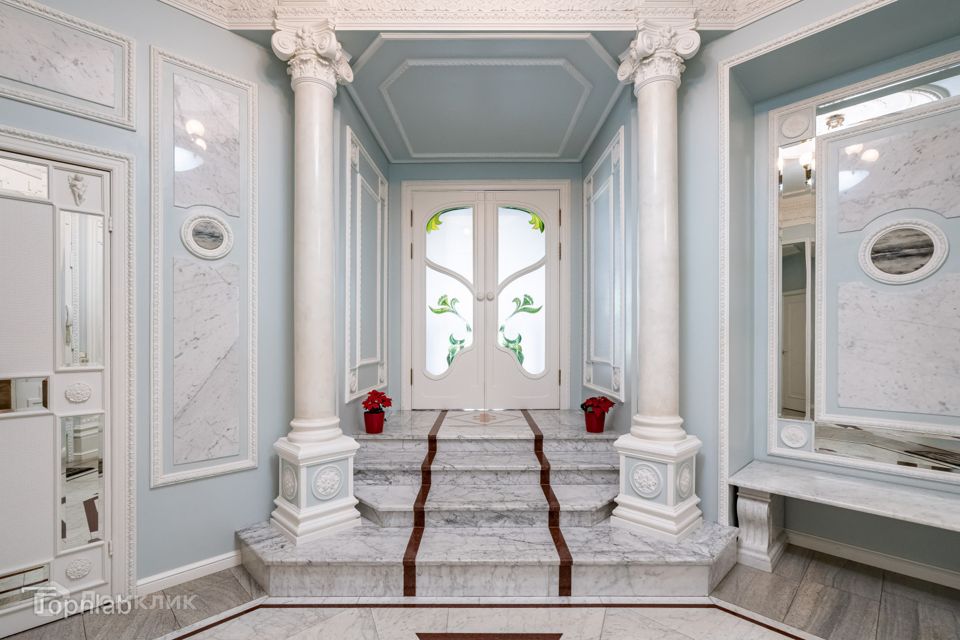 Продаётся 7-комнатная квартира, 374.2 м²