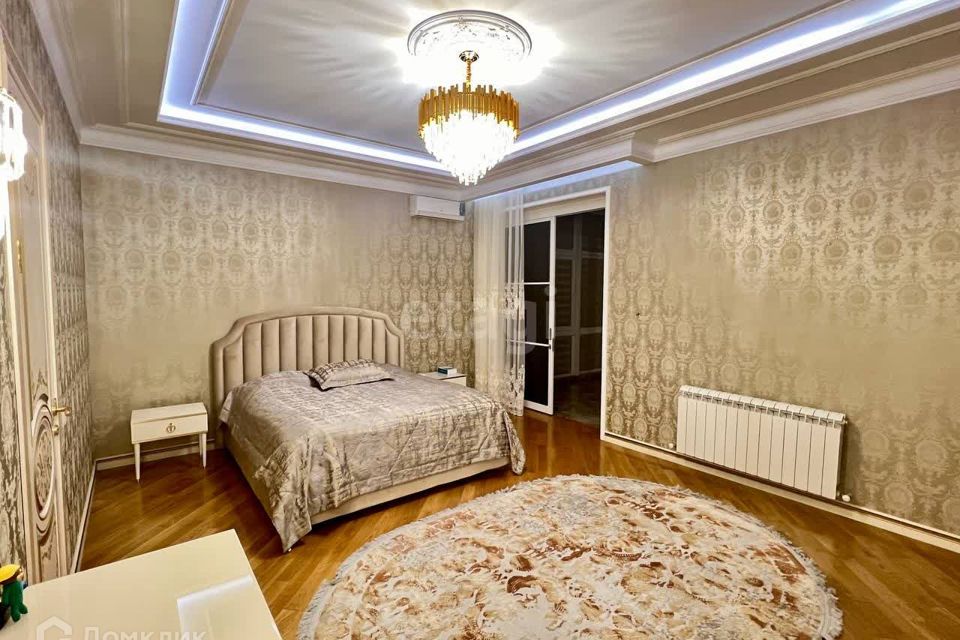 Продаётся 3-комнатная квартира, 163 м²