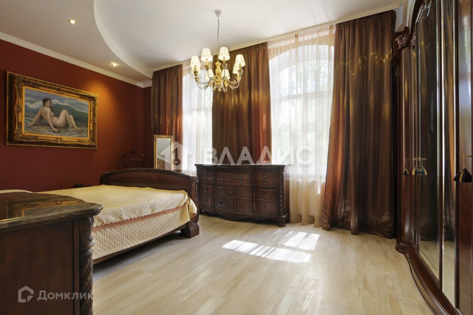 Продаётся 3-комнатная квартира, 148.2 м²