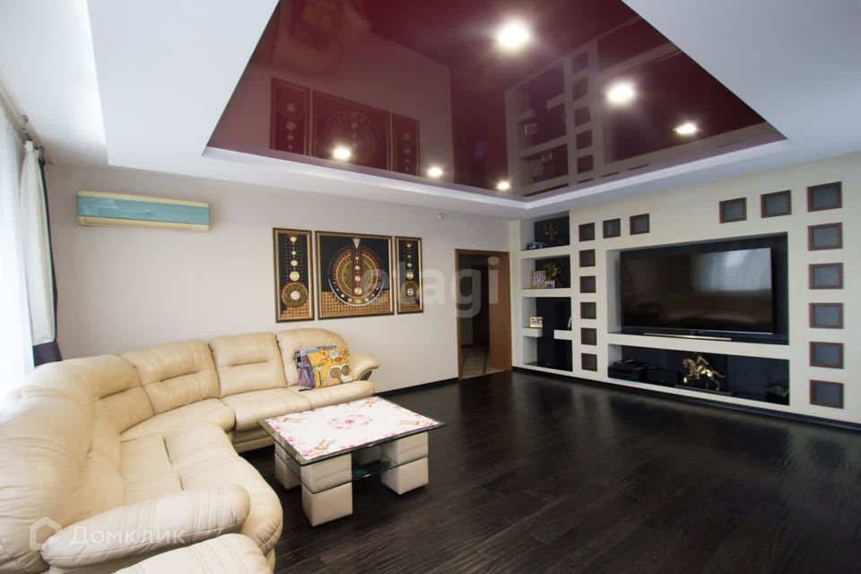 Продаётся 3-комнатная квартира, 169 м²