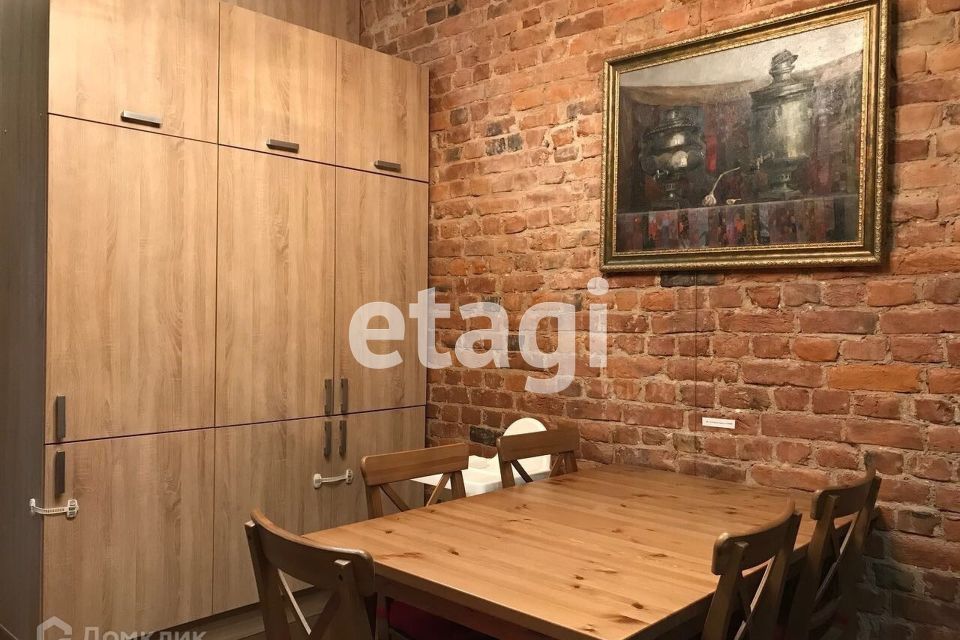 Продаётся 7-комнатная квартира, 200.5 м²