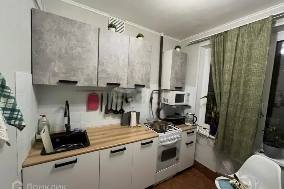 Продаётся 4-комнатная квартира, 62.2 м²