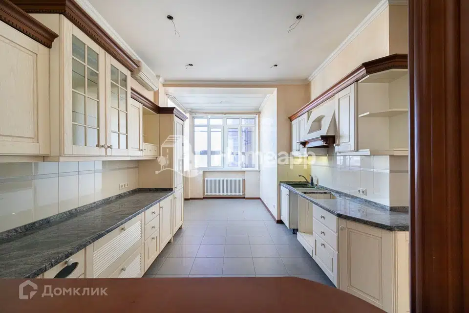 Продаётся 5-комнатная квартира, 199 м²