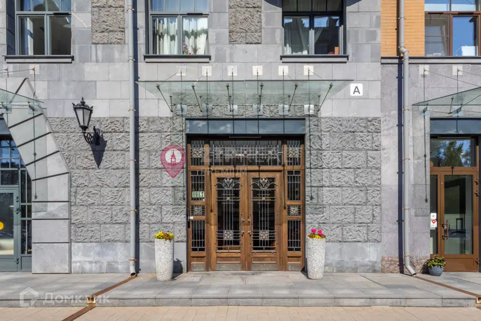 Продаётся 3-комнатная квартира, 107 м²