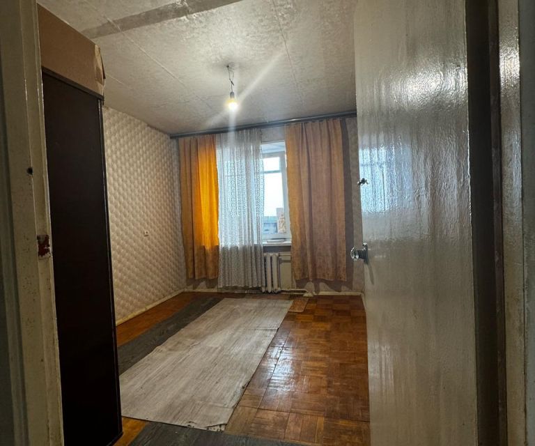 Продаётся 4-комнатная квартира, 77 м²