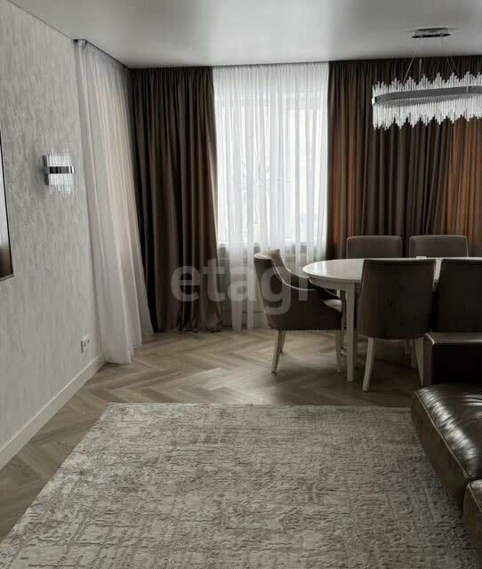 Продаётся 4-комнатная квартира, 114 м²