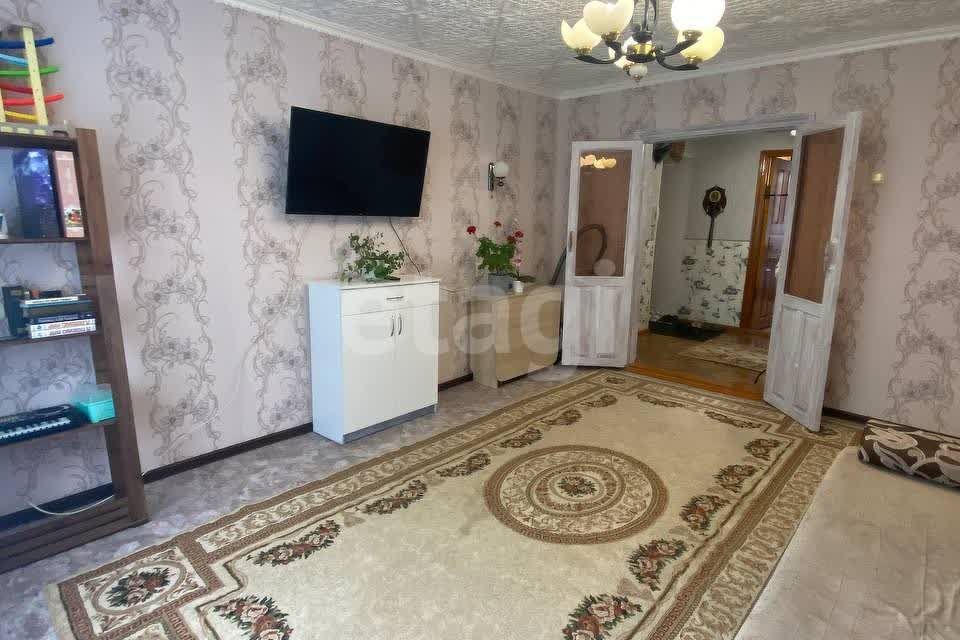 Продаётся 4-комнатная квартира, 74.6 м²
