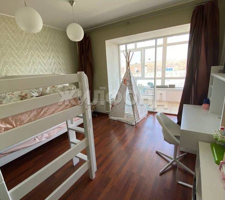 Продаётся 3-комнатная квартира, 120 м²