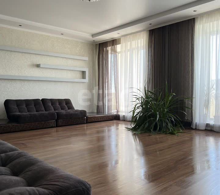 Продаётся 3-комнатная квартира, 167.57 м²