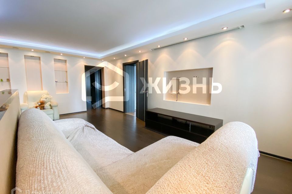 Продаётся 3-комнатная квартира, 118.2 м²