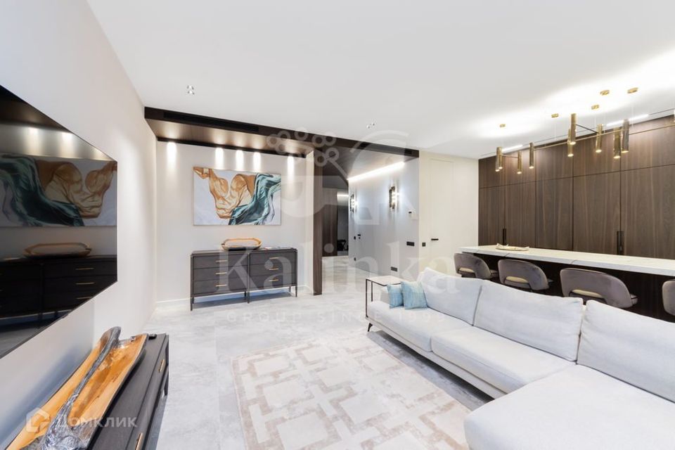 Продаётся 3-комнатная квартира, 124.7 м²