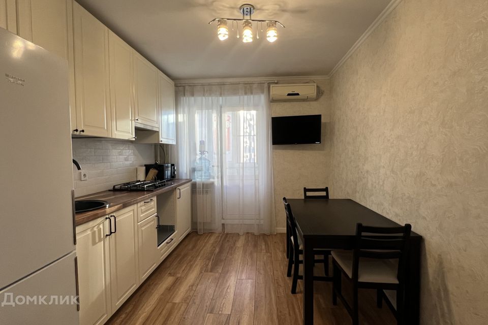 Продаётся 1-комнатная квартира, 42 м²