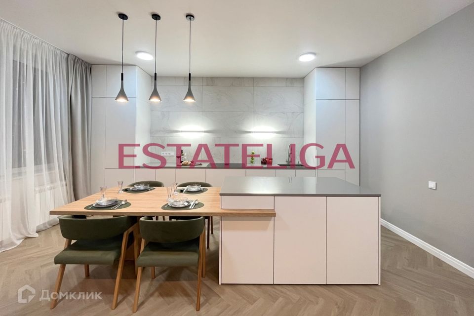 Продаётся 5-комнатная квартира, 140 м²