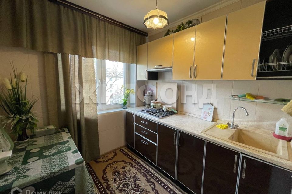 Продаётся 4-комнатная квартира, 62 м²