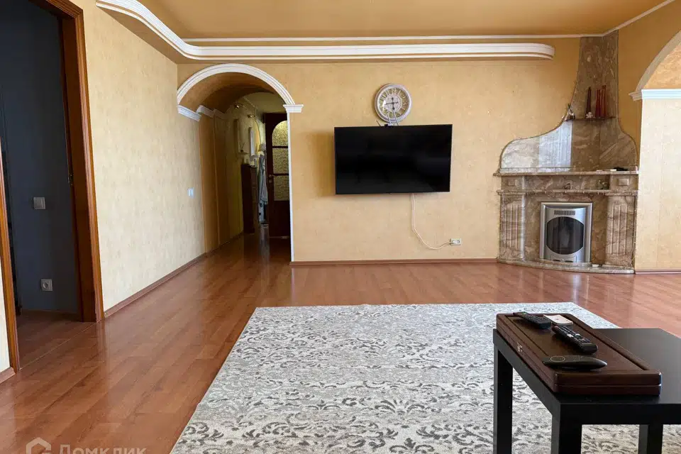 Продаётся 3-комнатная квартира, 114 м²