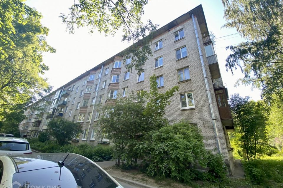 Вторичка в новом петергофе