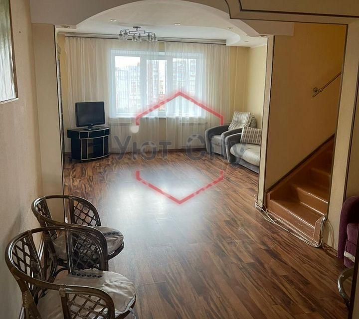 Сдаётся 4-комнатная квартира, 54.3 м²