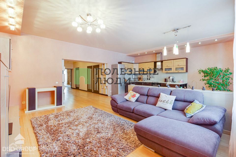 Продаётся 3-комнатная квартира, 121.8 м²