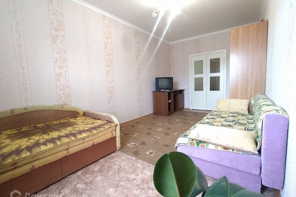Продаётся 1-комнатная квартира, 42 м²