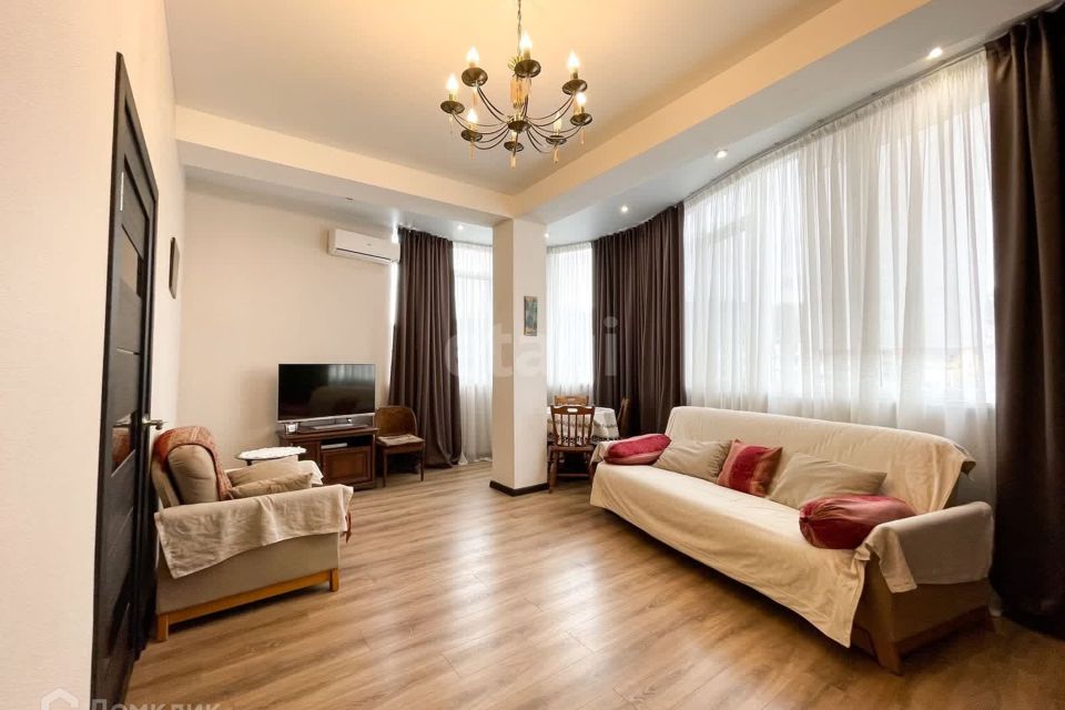 Продаётся 1-комнатная квартира, 59.7 м²