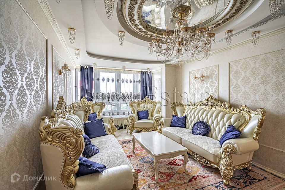 Продаётся 4-комнатная квартира, 132 м²