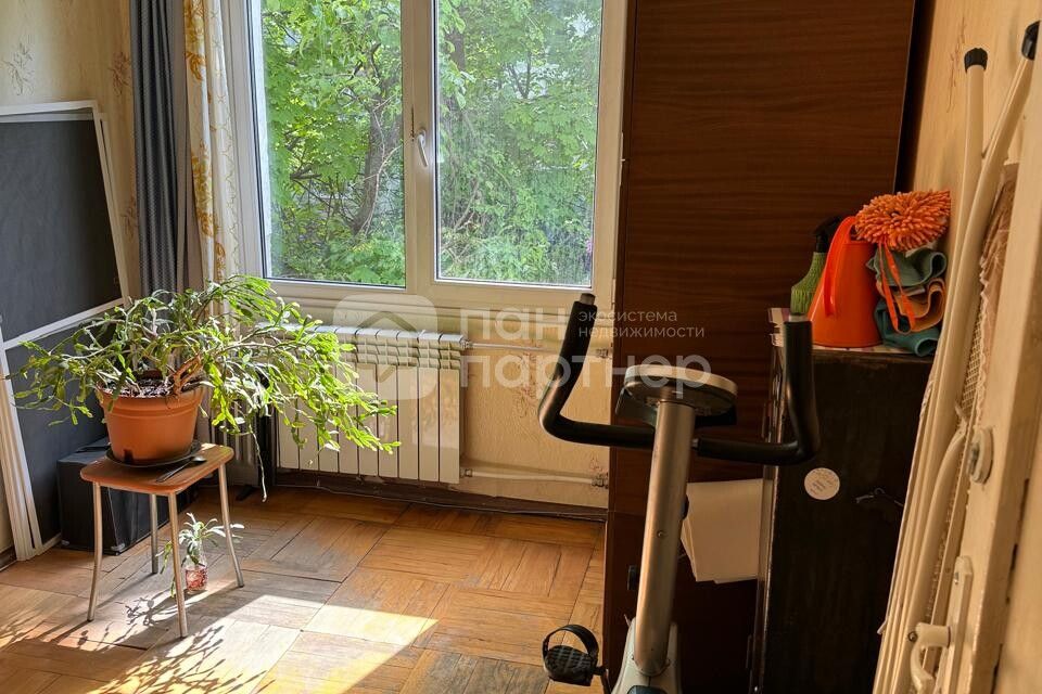 Продаётся 4-комнатная квартира, 49 м²