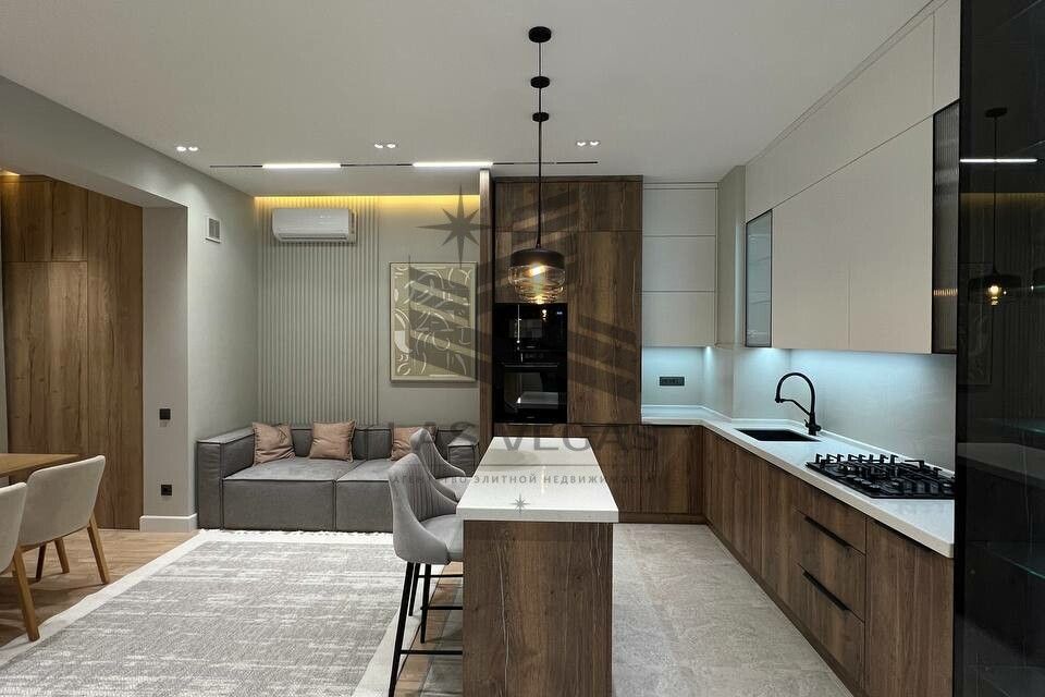 Сдаётся 3-комнатная квартира, 130 м²