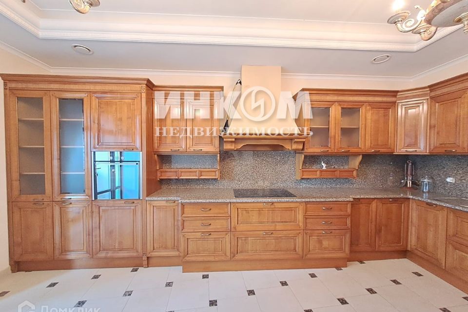 Сдаётся 4-комнатная квартира, 180 м²