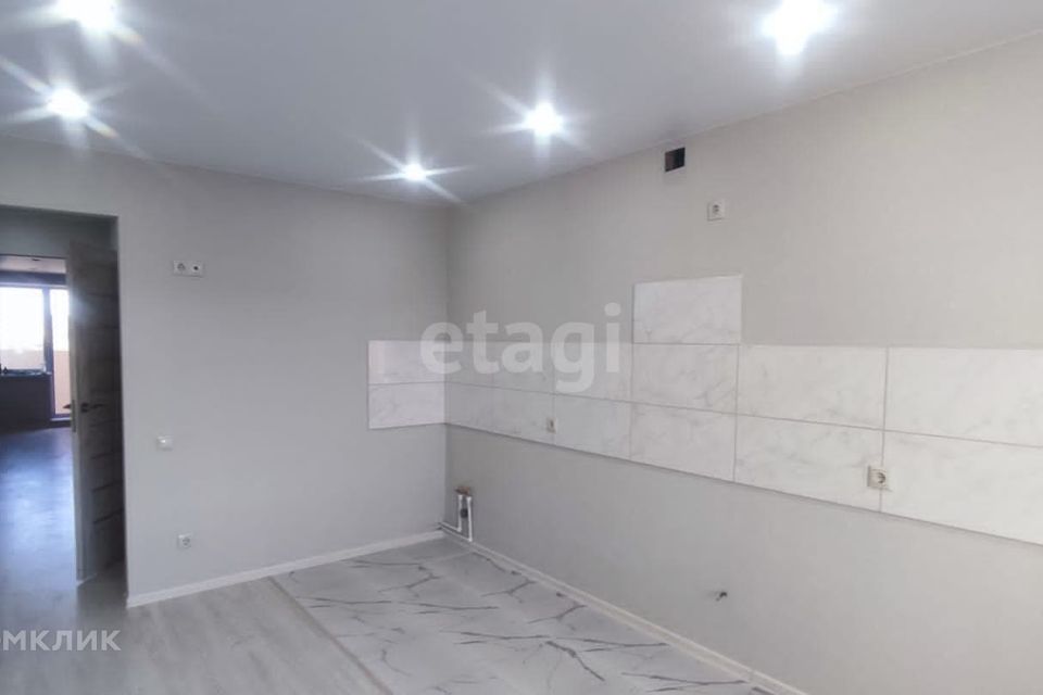 Продаётся 1-комнатная квартира, 41.8 м²
