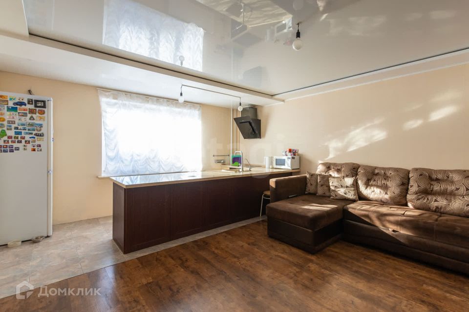 Продаётся 3-комнатная квартира, 129.6 м²