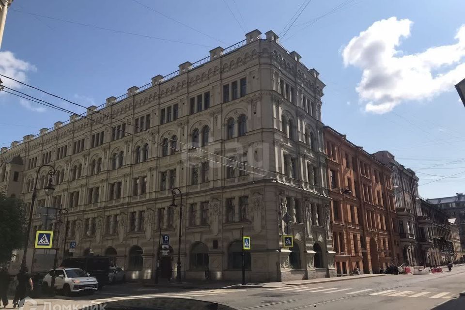 Продаётся 4-комнатная квартира, 157.8 м²