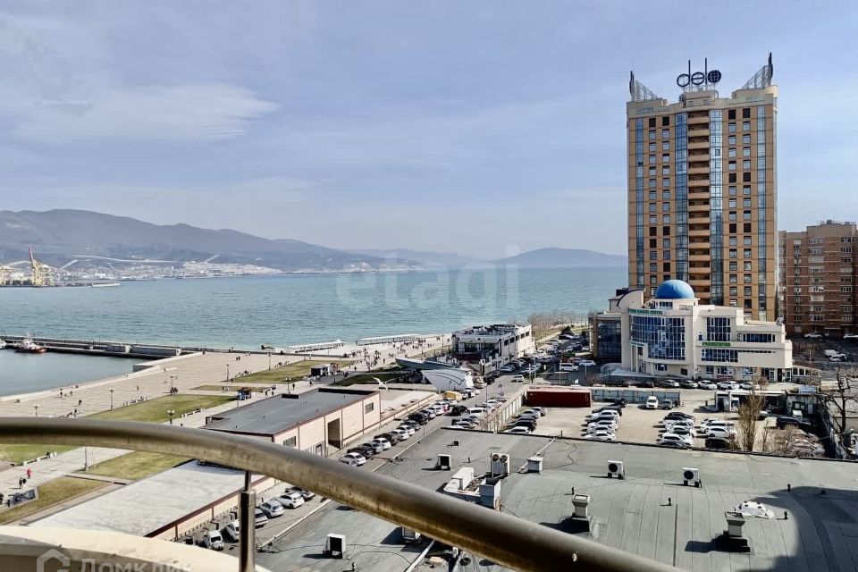 Продаётся 4-комнатная квартира, 212 м²