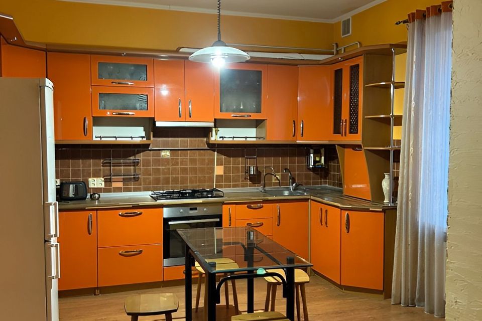 Продаётся 4-комнатная квартира, 164.9 м²